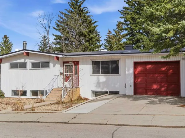 4008 W 36th St NW, Calgary, AB T2L 2A1