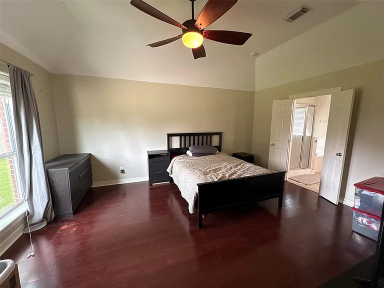 308 Williamsburg Ave — Photo 14