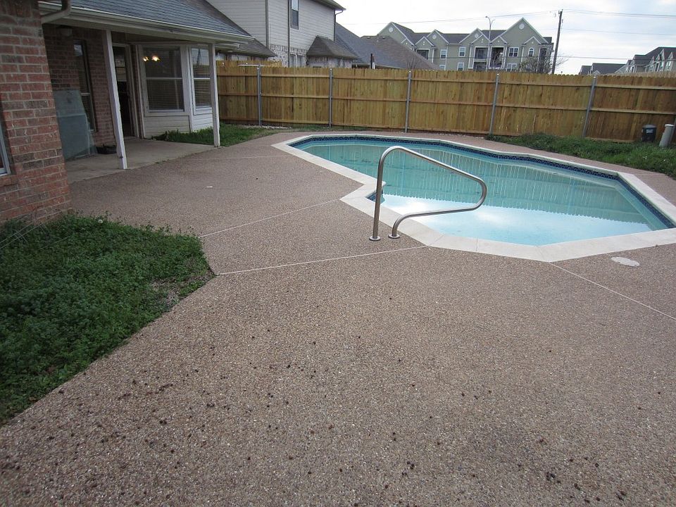 2nd image of 3780 Regency Cir