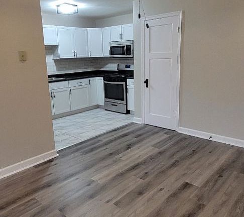 5th image of 4932 S Packard Ave #18
