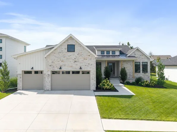 21315 E St, Elkhorn, NE 68022