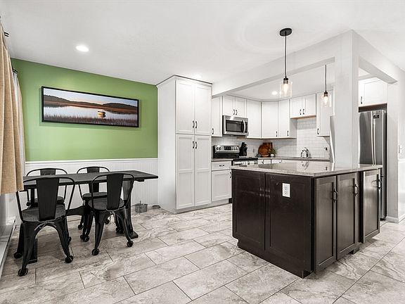 4th image of 30 Glen Devin St #30