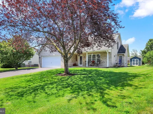 353 Rose Ann Dr, Chambersburg, PA 17201