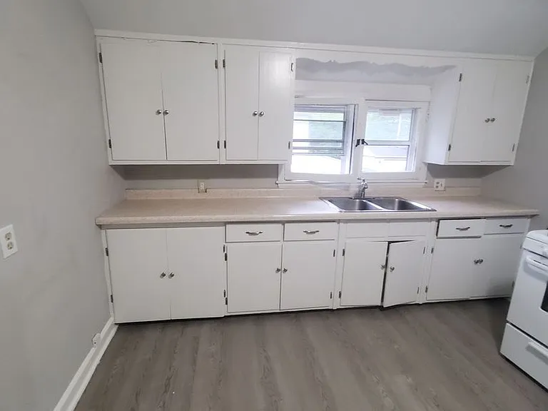 8727-8729 W Maple St. (Duplex) — Photo 2