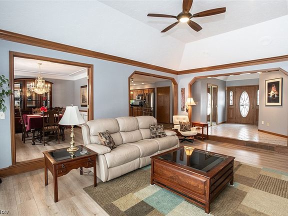 5th image of 10373 Juniper Ct