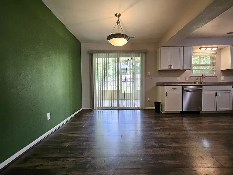 3413 Newport Dr — Photo 7
