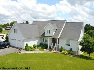 47 Meadowpointe Estates Dr, Grafton, WV 26354