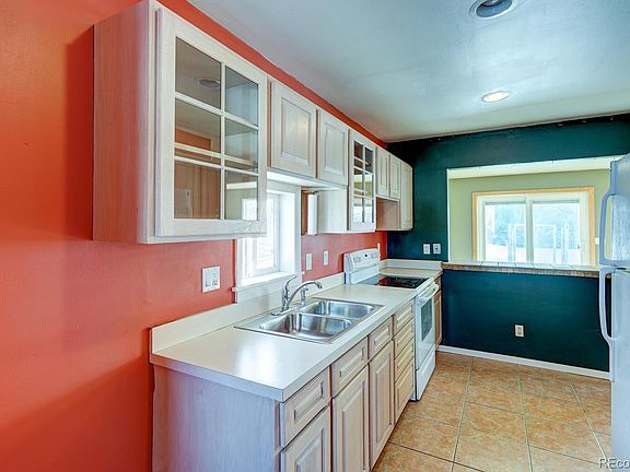 3rd image of 129 E 17th St