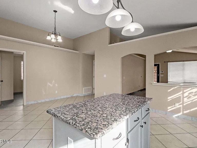 804 Desert Cactus Dr — Photo 10