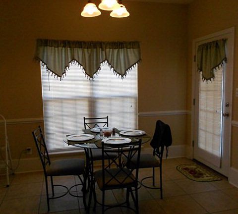 4th image of 184 Wisteria