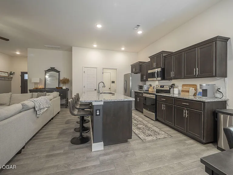 2110 Greystone Sq — Photo 3
