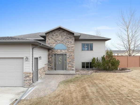 401 5th Ave SW, Surrey, ND 58785