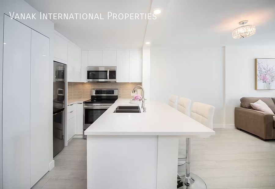 1st image of 1166 Melville St #602