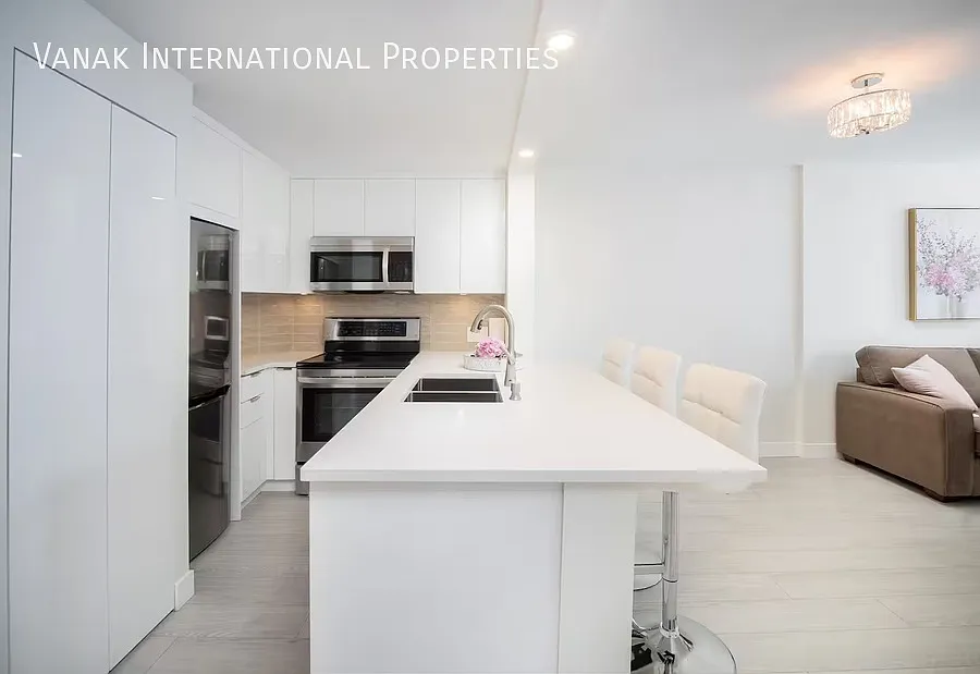 1166 Melville St #602 photo 1