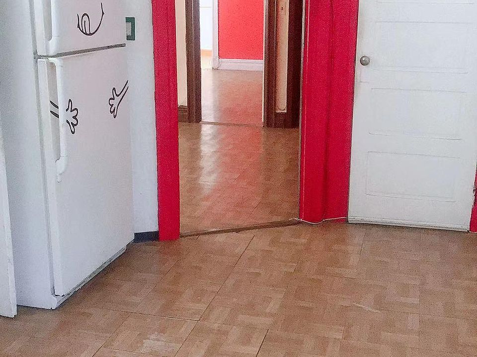 2nd image of 39 Carroll St #1