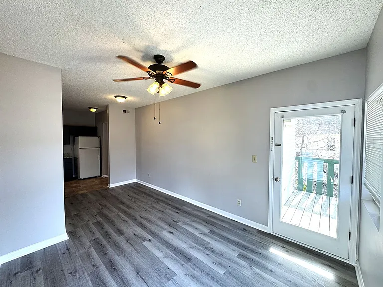 549 S Moore St — Photo 5