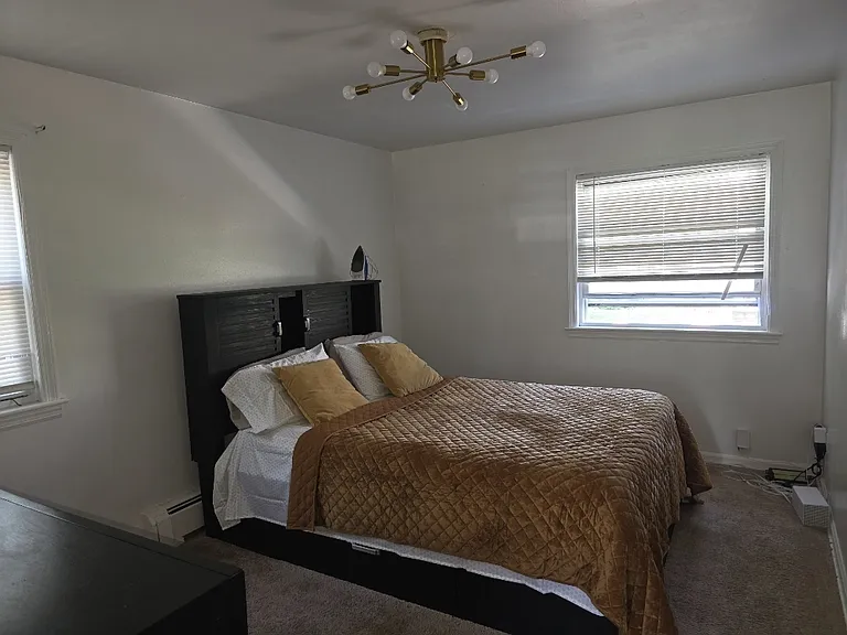 906 Peter St — Photo 11