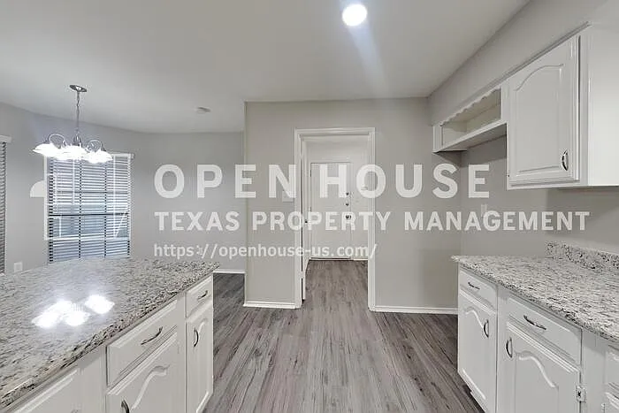 2845 London Ln — Photo 5
