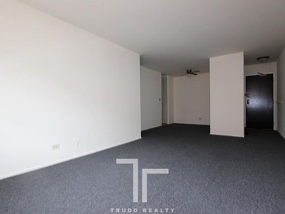 2nd image of 3825 N Pine Grove Ave #3825303