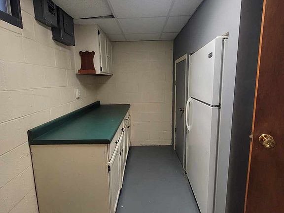 3rd image of 307 W 11th St
