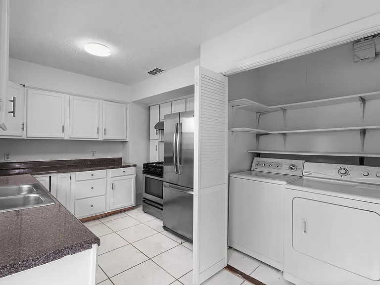 323 Hillcrest Ave — Photo 7