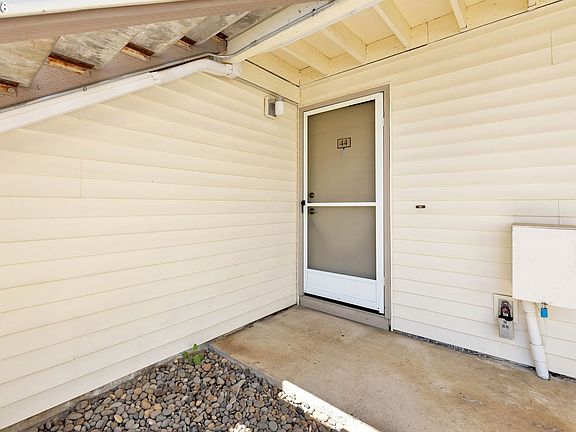 3rd image of 506 SE 157th Ave #44