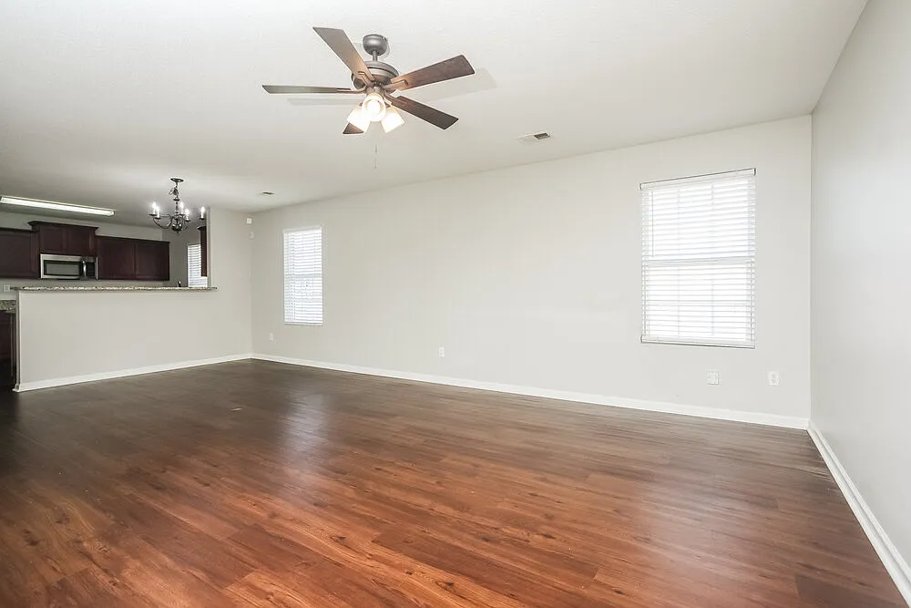 3 bed, 2.0 bath, 1340 sqft, $1,655 — Photo 4