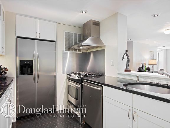 4th image of 253-263 W 73rd St #11H