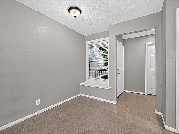 3rd image of 201 Lakeview Ter
