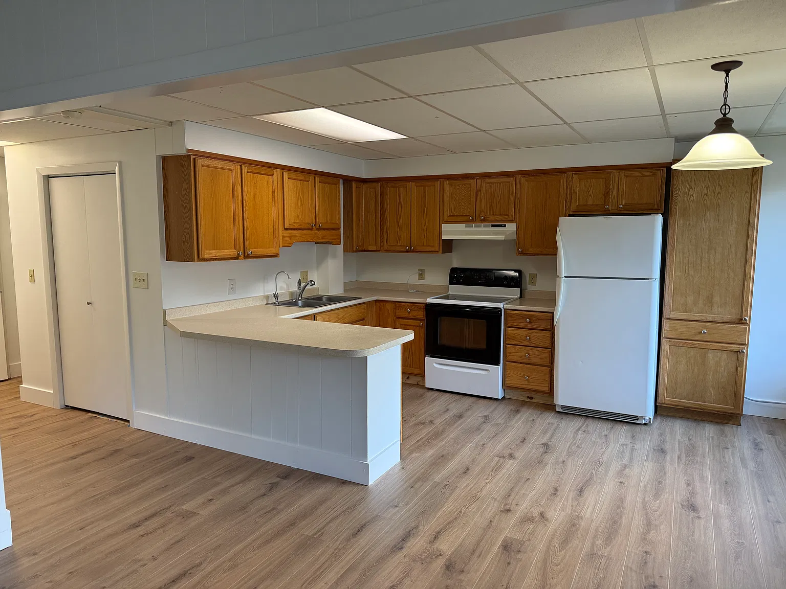 2 bed, 1170 sqft, $1,800 — Photo 2