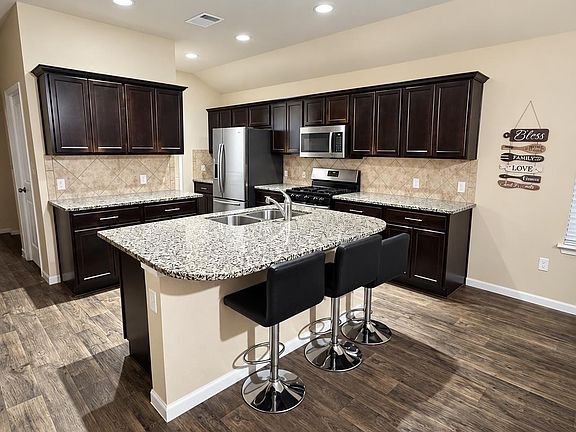 4th image of 15017 Custis Ln