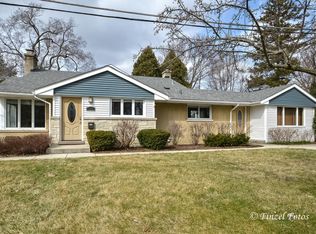 102 S Derbyshire Ln, Arlington Heights, IL 60004