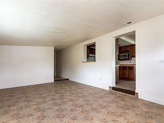 5th image of 1218 21st Ave W