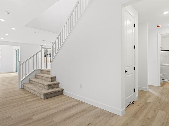 3rd image of 2676 Hamilton Drive
