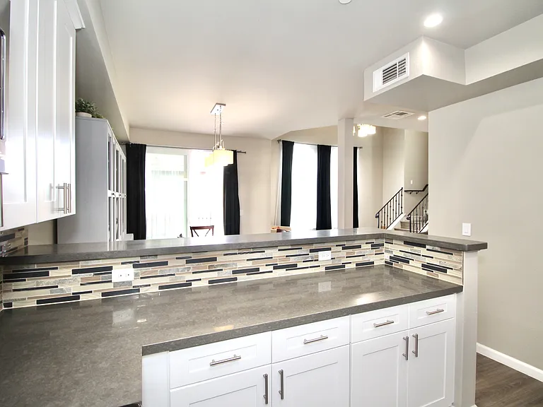 819 Estancia Ct — Photo 18
