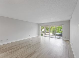 1201 Solana Rd APT 5, Naples, FL 34103