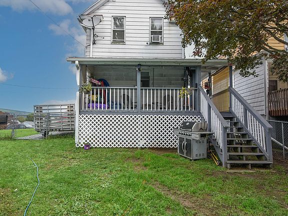 4th image of 1335 Sloan St