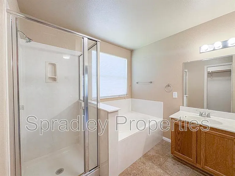 212 Avrshire Ln — Photo 16