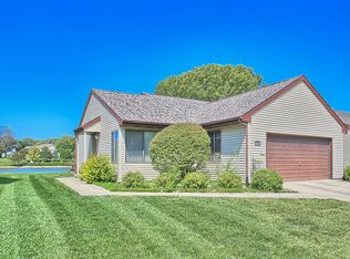 425 Clearwater Dr, Champaign, IL