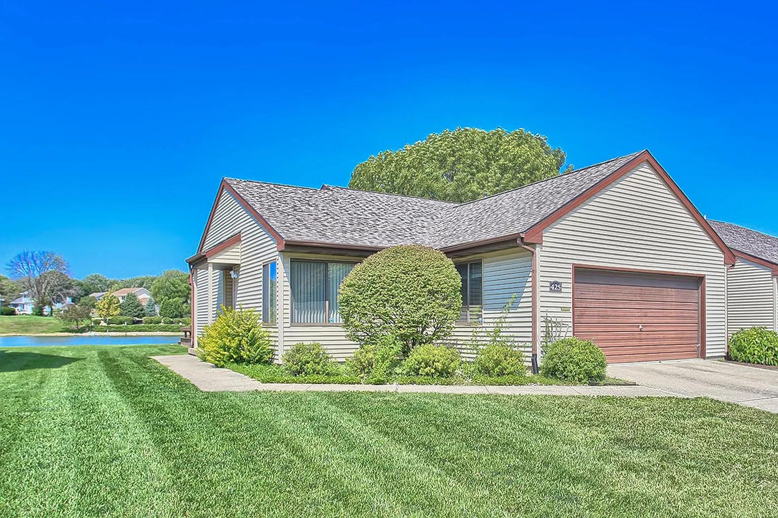 425 Clearwater Dr photo 1