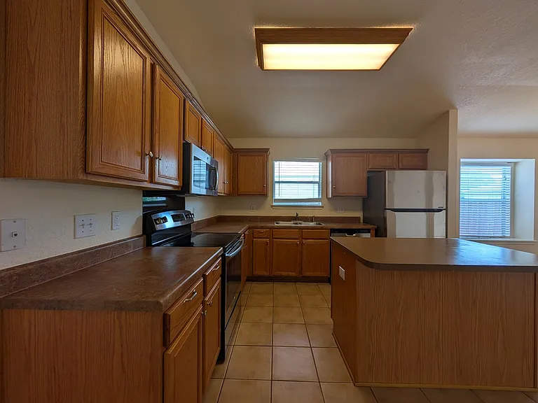 268 Goliad Dr — Photo 5