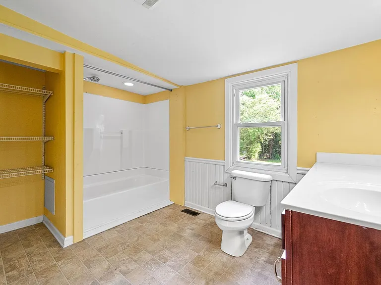 232 Georgia Ave — Photo 19