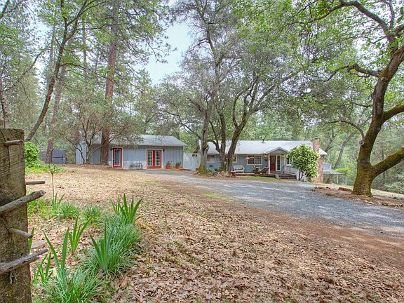 4th image of 966 Meadow Oaks Ln