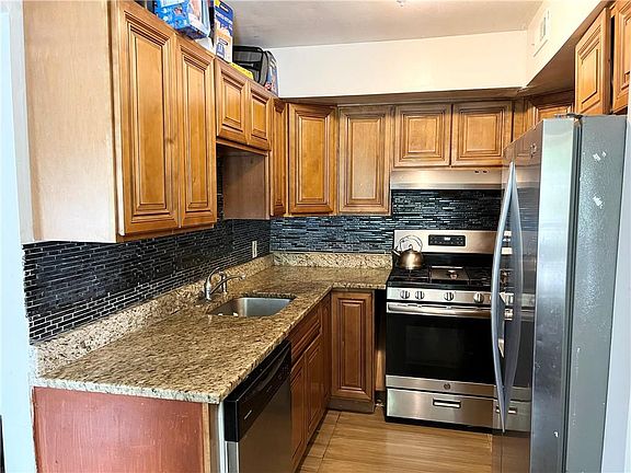 4th image of 47A Country Dr W Unit 47A