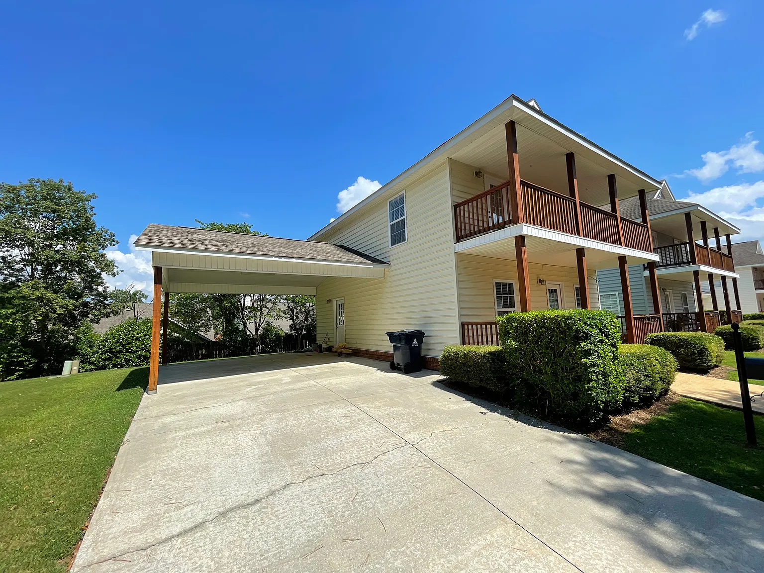 919 Annalue Dr — Photo 2