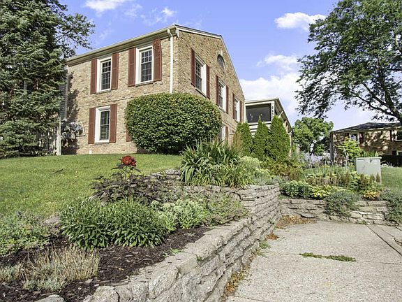 3rd image of 2428 Village Dr SE