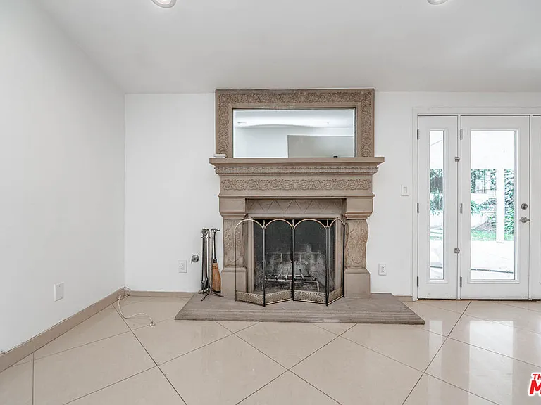 20746 Clarendon St — Photo 21