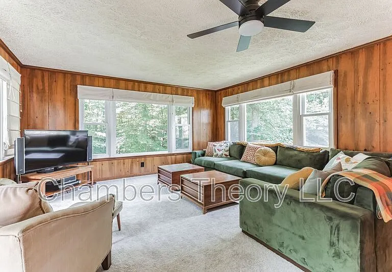 10211 Fox Ln — Photo 18