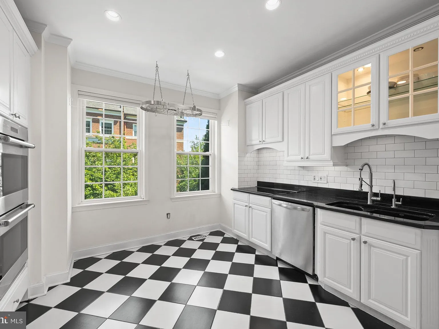 4 bed, 4.5 bath, 3322 sqft, $10,500 — Photo 4