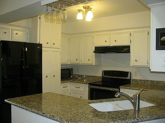Updated Kitchen with Granite & SS applainces
